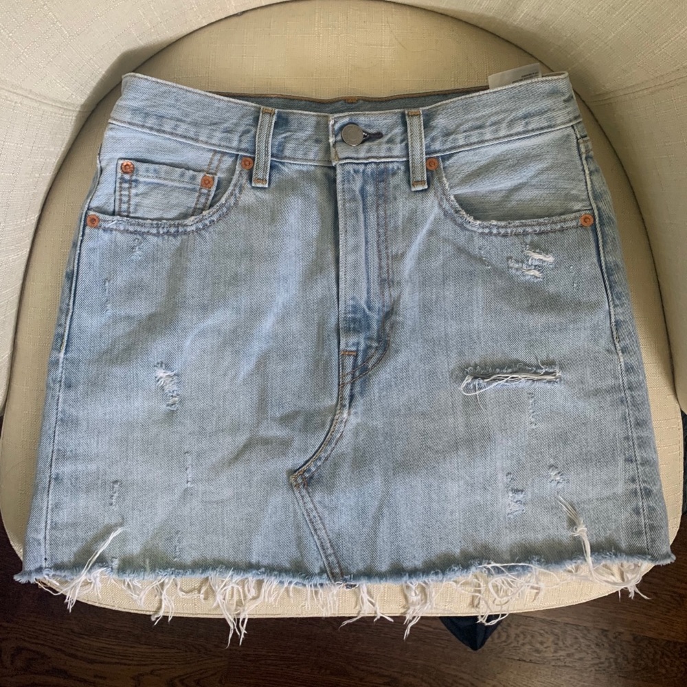 Levi’s Women’s mini denim skirt
